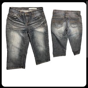 DKNY Women Mid Rise Blue Jean Shorts Size 4 W30 L15 30X15 EUC C102 cowgirl flare